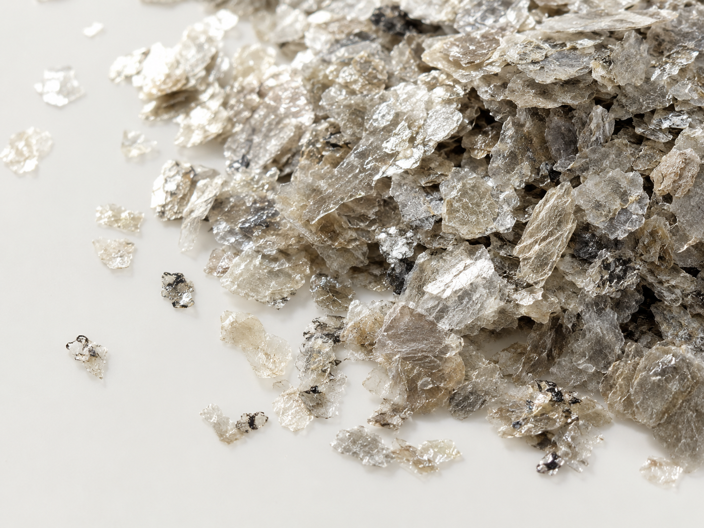 Natural mica flakes